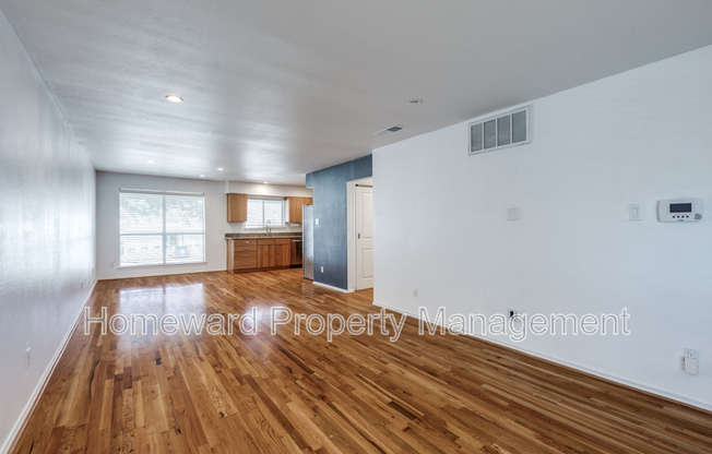 4616 W Lovers Lane