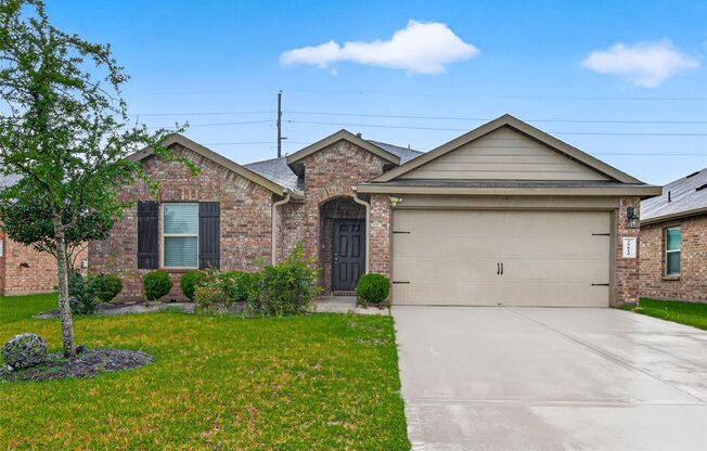 Located in the desirable Tamarron community, this well-maintained single-story home offers 4 bedrooms and 2 bathrooms with a bright, open-concept layout designed for both everyday living and entertaining. The kitchen showcases a large granite island, mode