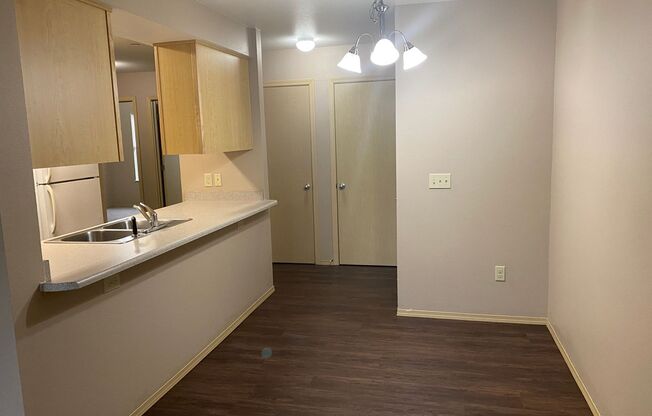 3 beds, 2 baths, 1,172 sqft, $1,695, Unit 253