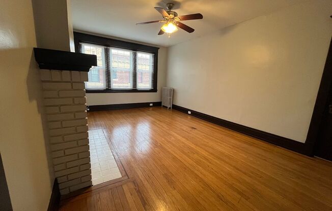 2 beds, 1 bath, $1,250, Unit 23B