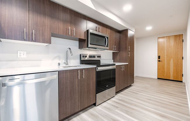 1 bed, 1 bath, 578 sqft, $1,670, Unit 611