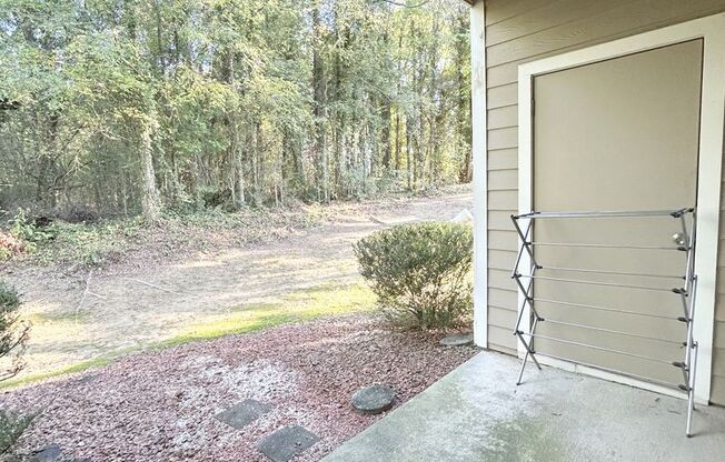 3 beds, 2 baths, $1,900, Unit Unit D