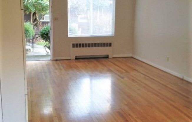 1 bed, 1 bath, 624 sqft, $1,395, Unit A11