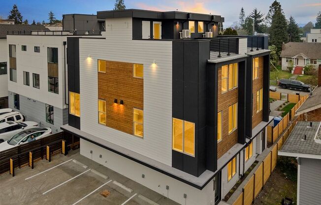 Gorgeous newer town home on a quite street of North Ballard