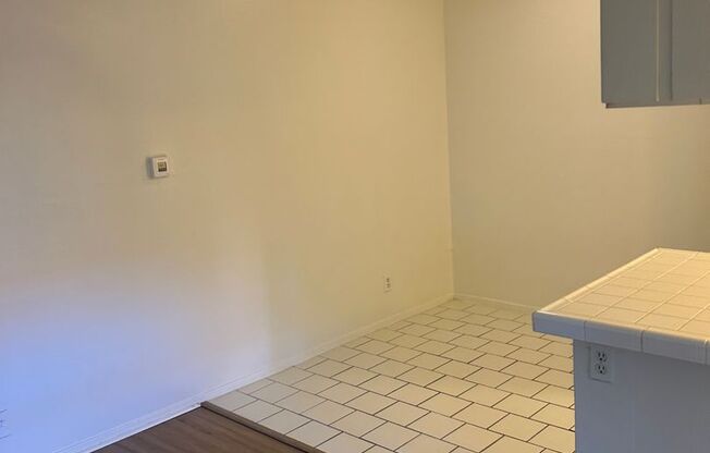 1 bed, 1 bath, 650 sqft, $1,225, Unit SUX-219