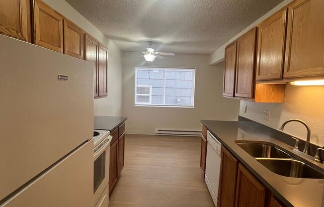 2 beds, 2 baths, 847 sqft, $1,395, Unit 30