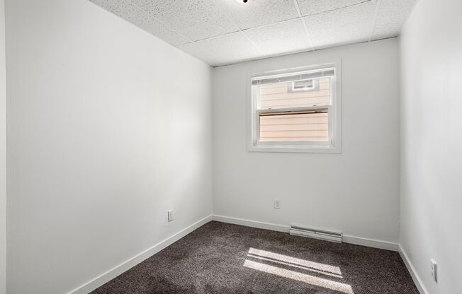 2 beds, 1 bath, $900