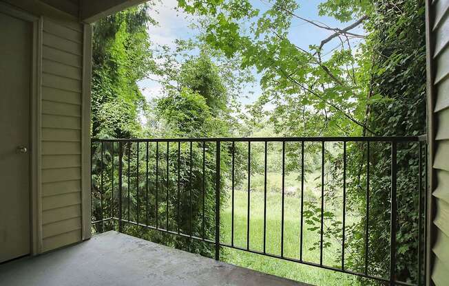 Balcony with a breathtaking view at Miramonte Lodge, Milwaukie