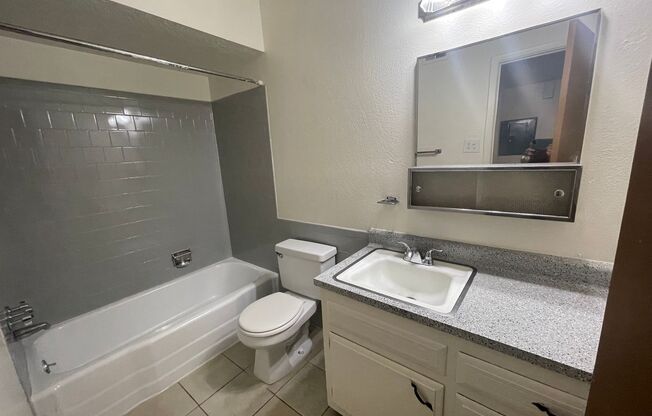 1 bed, 1 bath, 687 sqft, $875, Unit 22