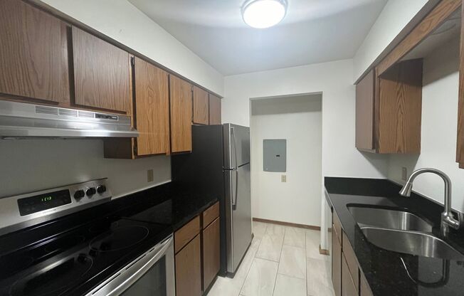 2 beds, 1 bath, 1,000 sqft, $1,680, Unit 7742RE