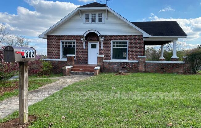 2802 FAIRVIEW DR