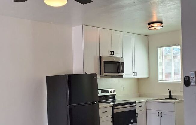 1 bed, 1 bath, 376 sqft, $956, Unit 427