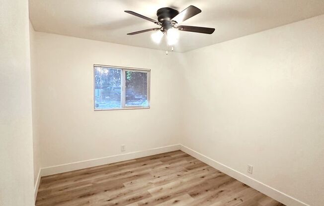 3 beds, 1 bath, $1,450, Unit 19-03