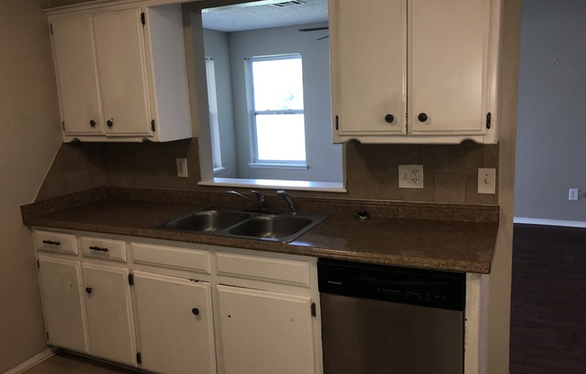 2 beds, 1 bath, $1,025