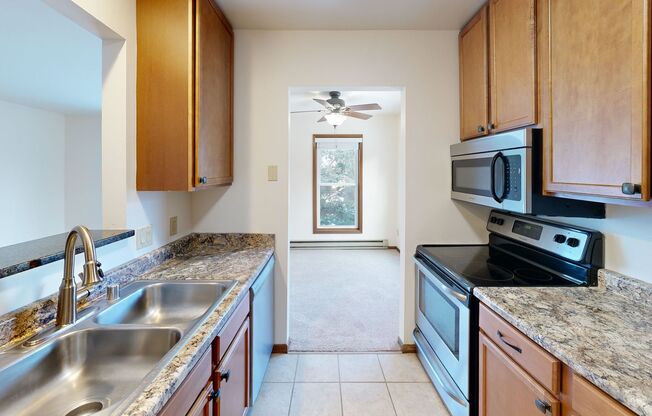 2 beds, 1 bath, 950 sqft, $1,500, Unit 7701RA