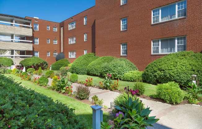 2 beds, 1 bath, 725 sqft, $1,795, Unit B102