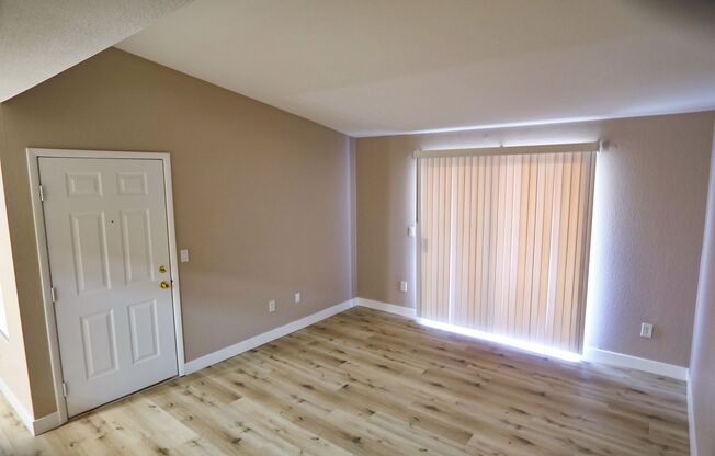 Great Upper Condo at Tuscan Villas, Hacienda and Decatur