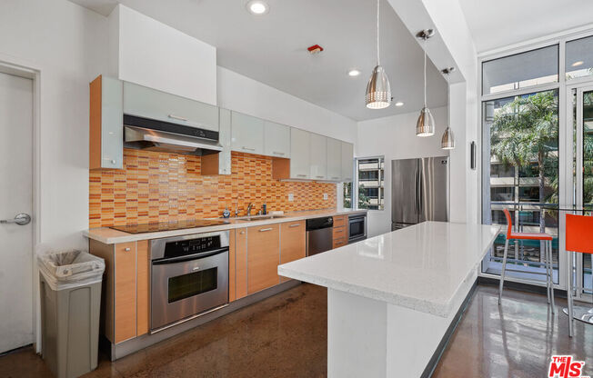 1 bed, 1 bath, 820 sqft, $2,950, Unit 731