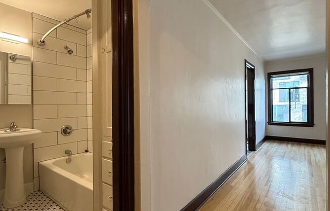 Studio, 1 bath, 530 sqft, $1,550, Unit 407