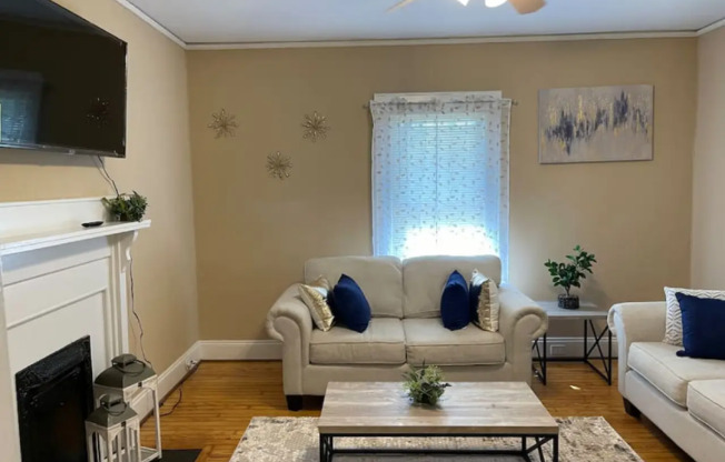 314 HILLANDALE ST NE