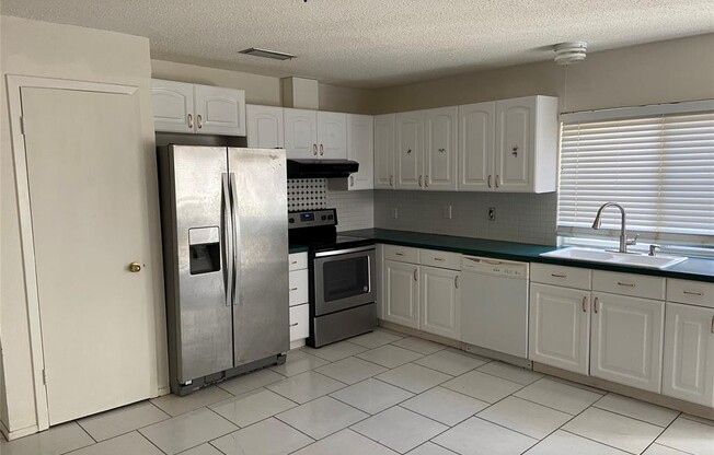 2321 SHADY CRK DR