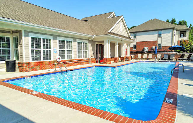 Pool with sunshelf and bubblers