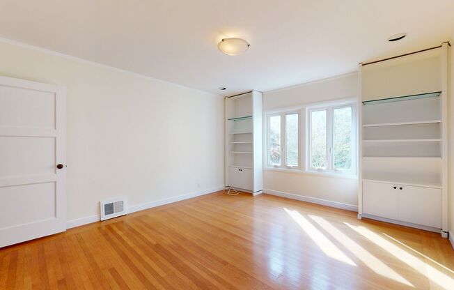 2 beds, 1 bath, $4,500, Unit 2539 Lombard