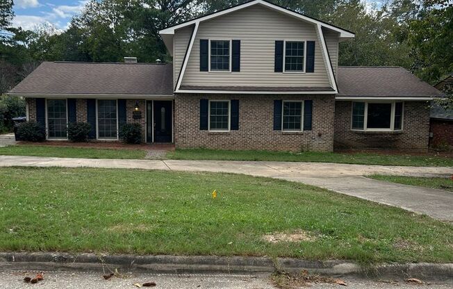 North Columbus, 4BR/3.5BA, Shopping & Close to I-185 to Ft Benning & I-85