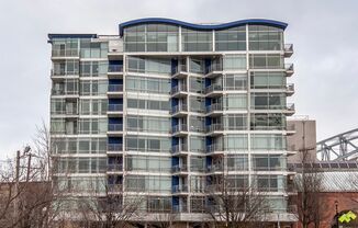 Luxurious multi-level penthouse condo - Flats Westbank