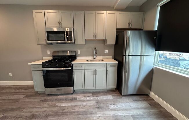 2 beds, 1 bath, 741 sqft, $2,700, Unit 213