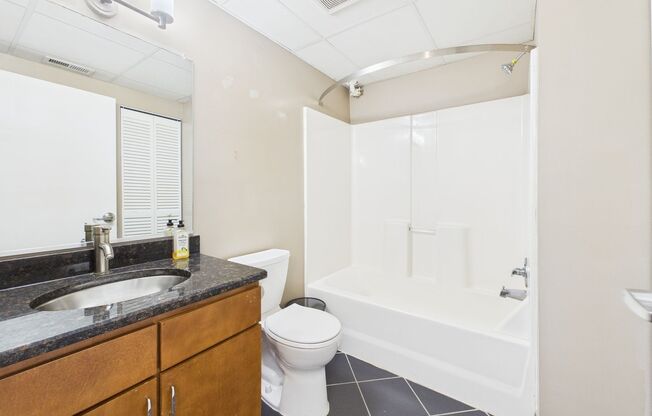 2 beds, 2 baths, 862 sqft, $1,585, Unit 4H