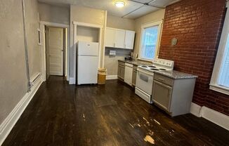 2 beds, 1 bath, $1,350, Unit #7