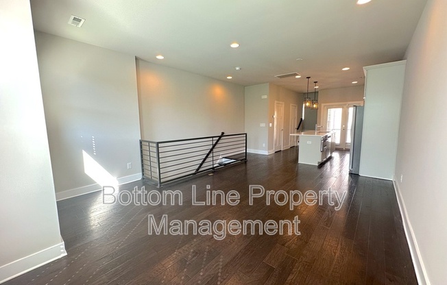 239 UPTOWN W DR