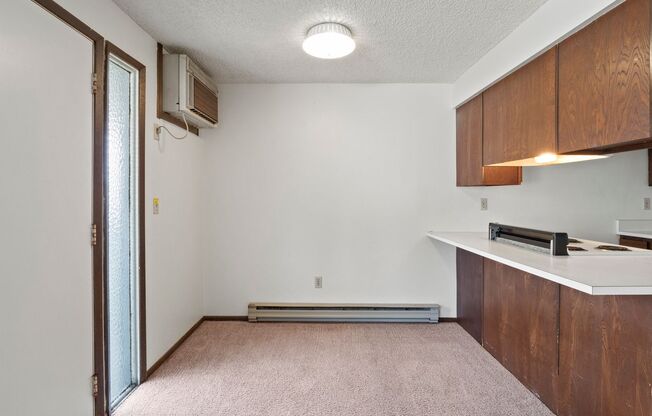 1 bed, 1 bath, $1,000, Unit 07