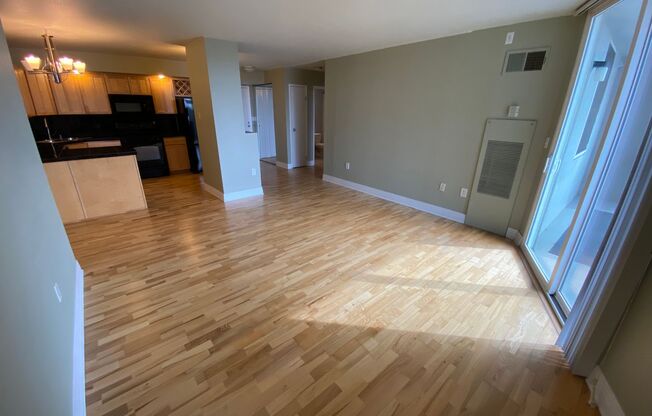 2 beds, 2 baths, $1,600