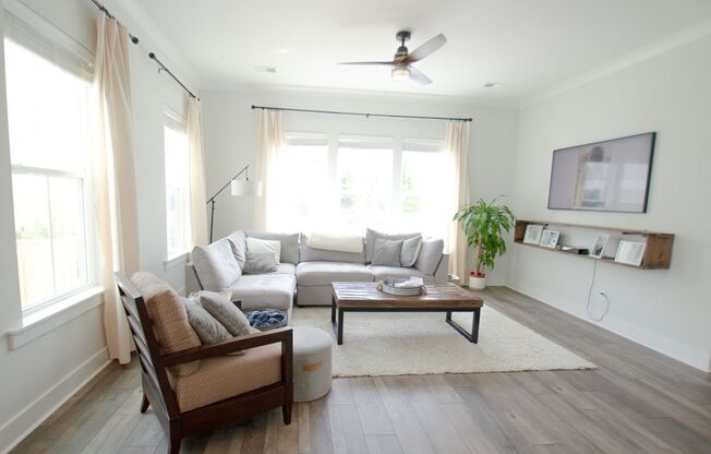 Charming Home in Mixson!