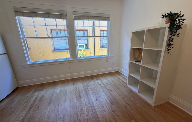 Studio, 1 bath, 320 sqft, $1,129, Unit 06