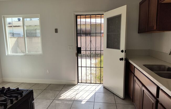 Fully Remodeled 3 bed 1 Bath Duplex Available for Rent in Chula Vista