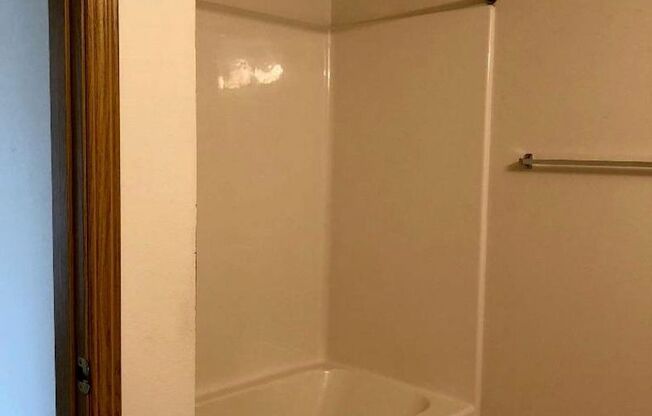 2 beds, 1 bath, 1,000 sqft, $925, Unit 104