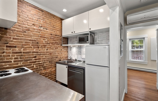 6 N HUDSON ST