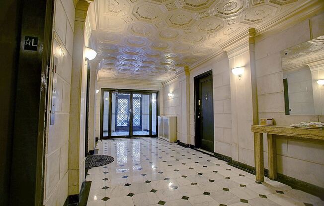 315 W 102 ST