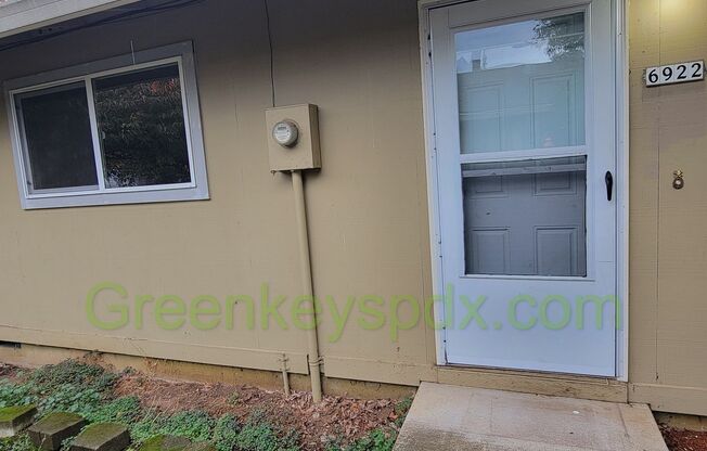 2 Bedroom 1 Bath Unit in St. Johns with Fully Fenced backyard! Dog Friendly!