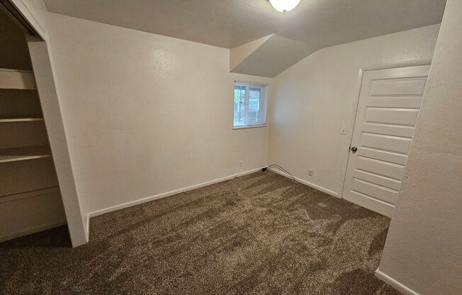 2 beds, 1 bath, $1,250, Unit 303 Colusa St