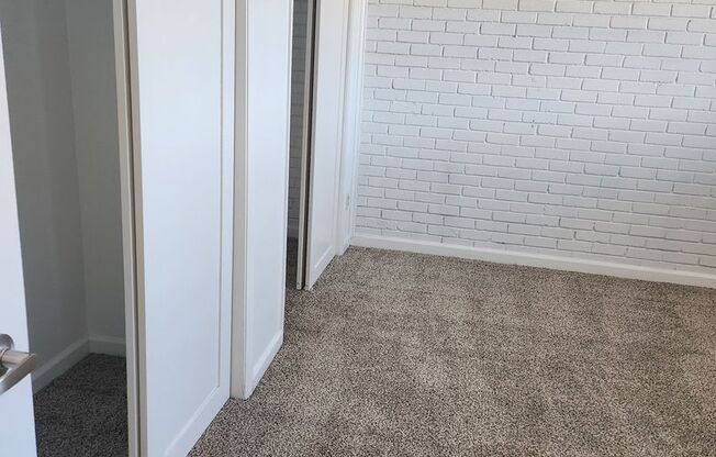 Look and Lease special for $1199!
