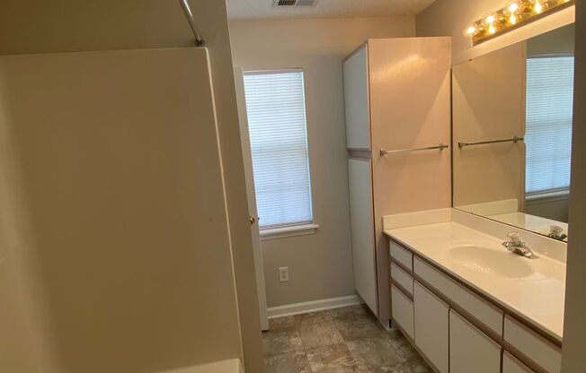 1 bed, 1 bath, 765 sqft, $1,000, Unit 2744-7