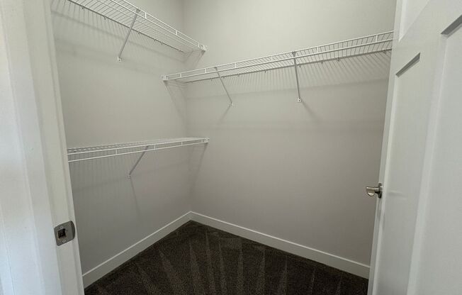 3 beds, 3.5 baths, 2,139 sqft, $2,950, Unit 4888-327