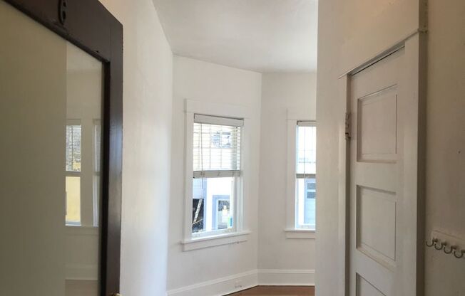 Studio, 1 bath, 400 sqft, $1,325, Unit 06