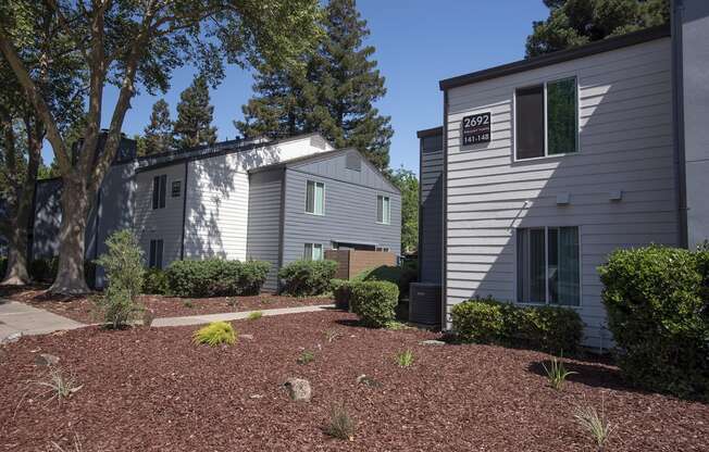 Pheasant Pointe Exterior Buildings, Landscaping, and Walking Path