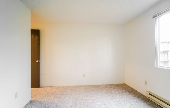 3 beds, 1 bath, 950 sqft, $1,620, Unit C-08