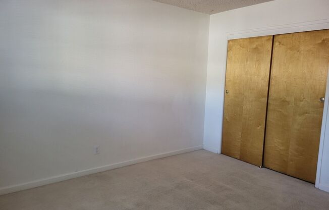 2 beds, 1 bath, 825 sqft, $1,600, Unit B